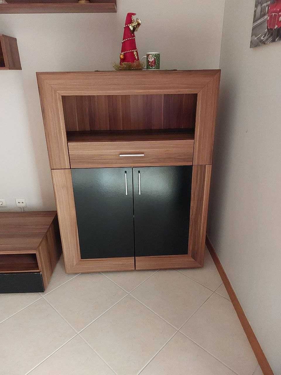 Vendo moveis de sala com aparador