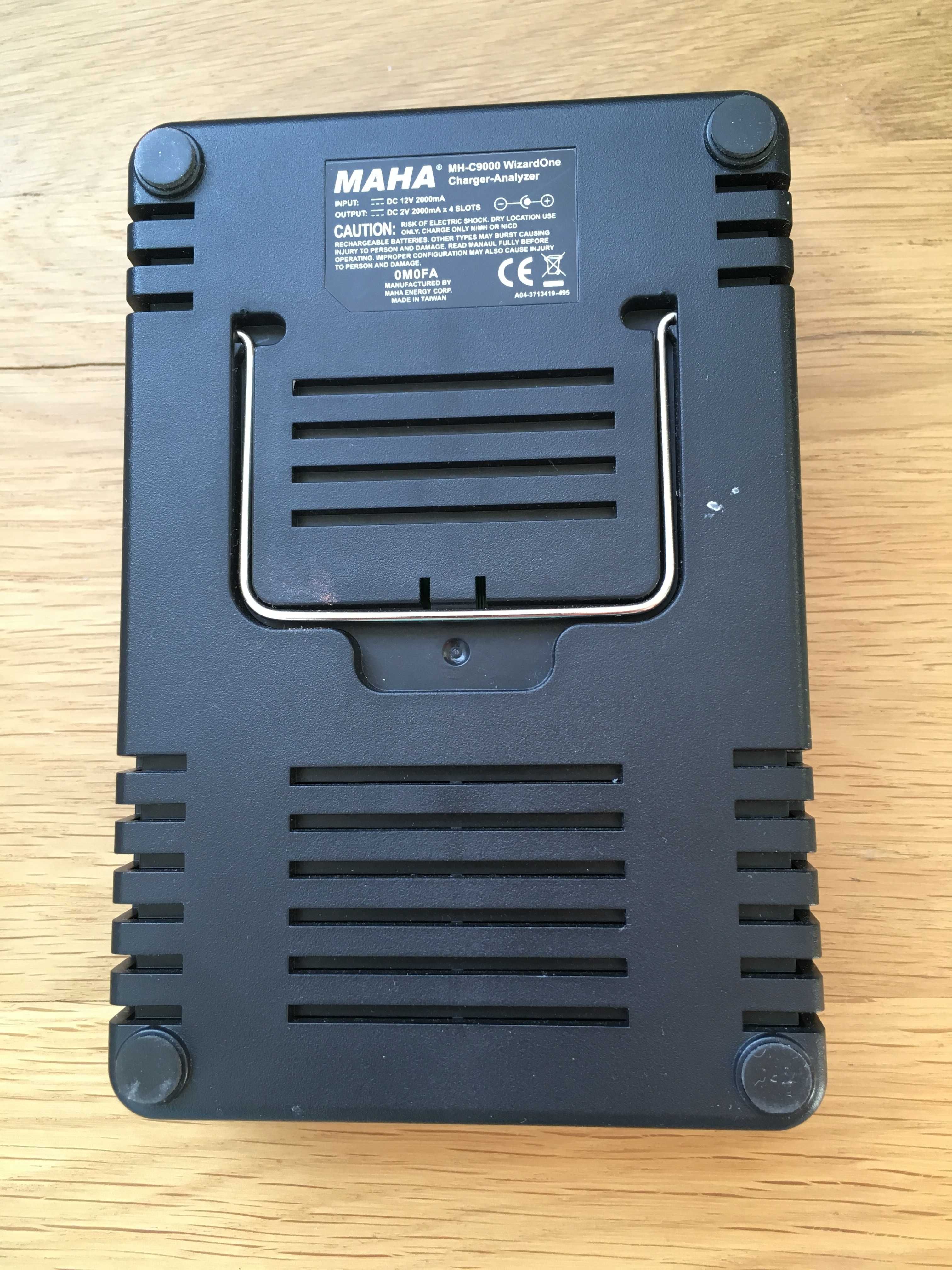 Зарядний пристрій Maha Powerex MH-C9000