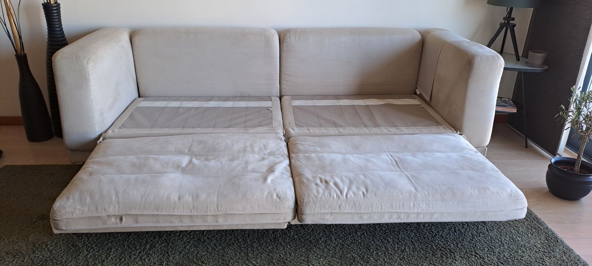Sofá Cama TYLÖSAND Ikea 3 Lugares, com arrumação e almofadas. Estimado