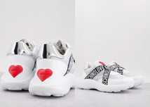 Sprzedam buty Moschino Love