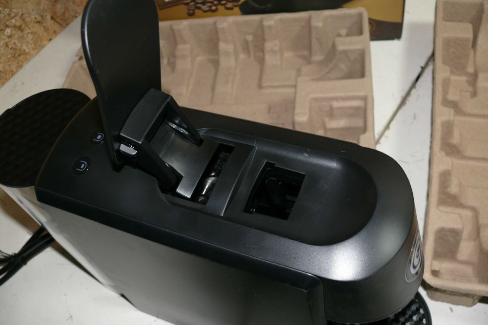 Máquina de Café Cápsulas Sistema Exclusivo Continente Grazie Preta