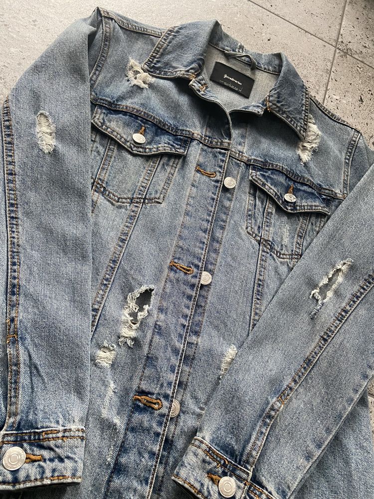 Kurtka jeansowa z dziurami długa Stradivarius 34 / XS (oversize)