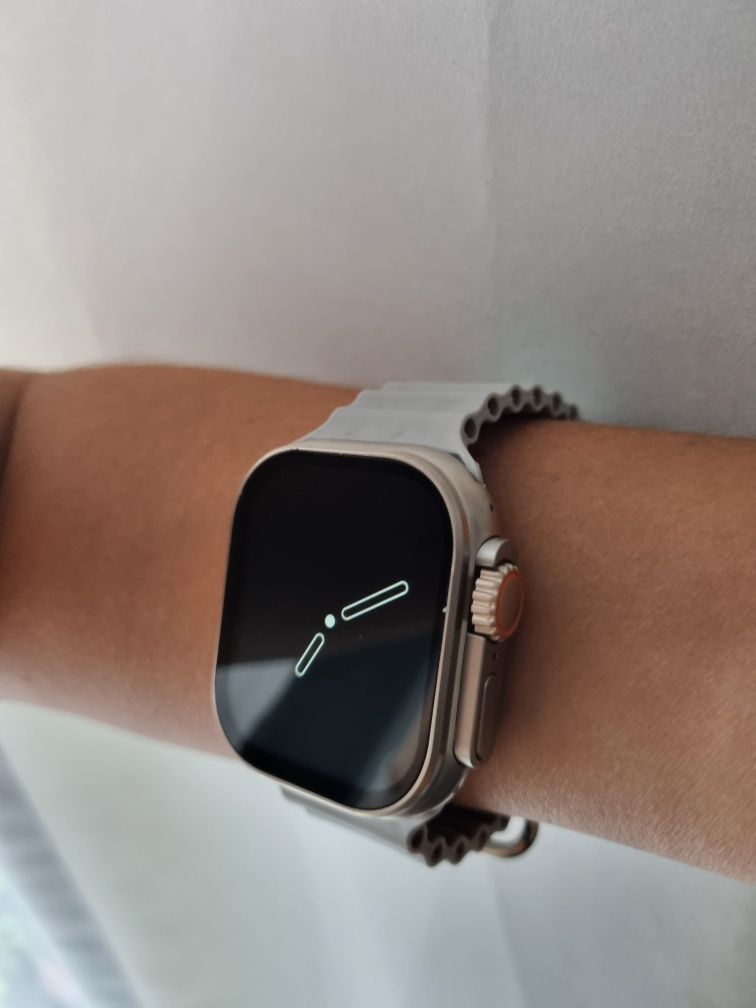 Smartwatch srebrny