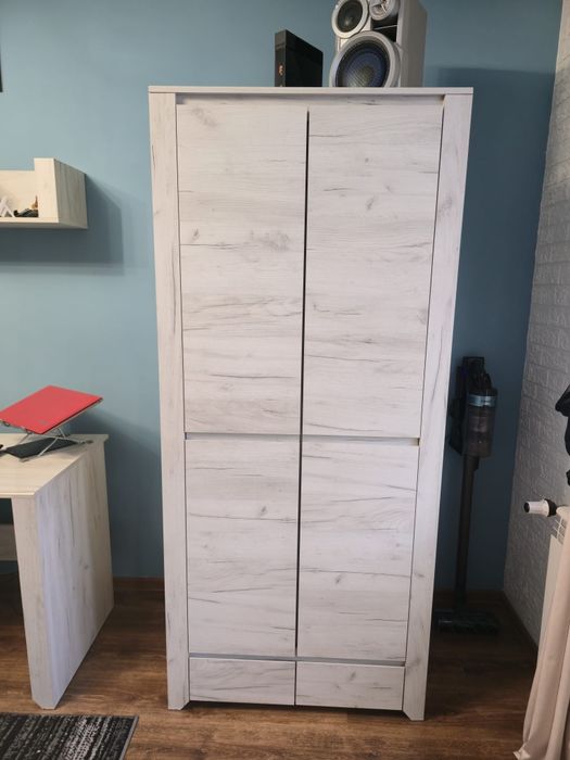 Meble młodzieżowe.