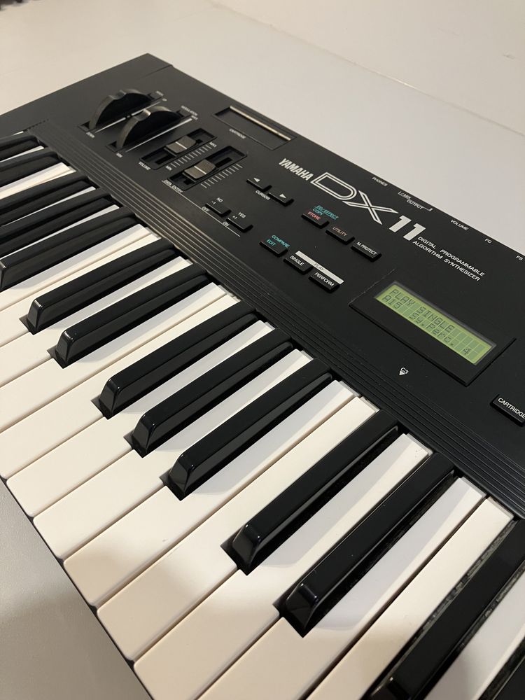 Yamaha DX11 - Vintage Synth