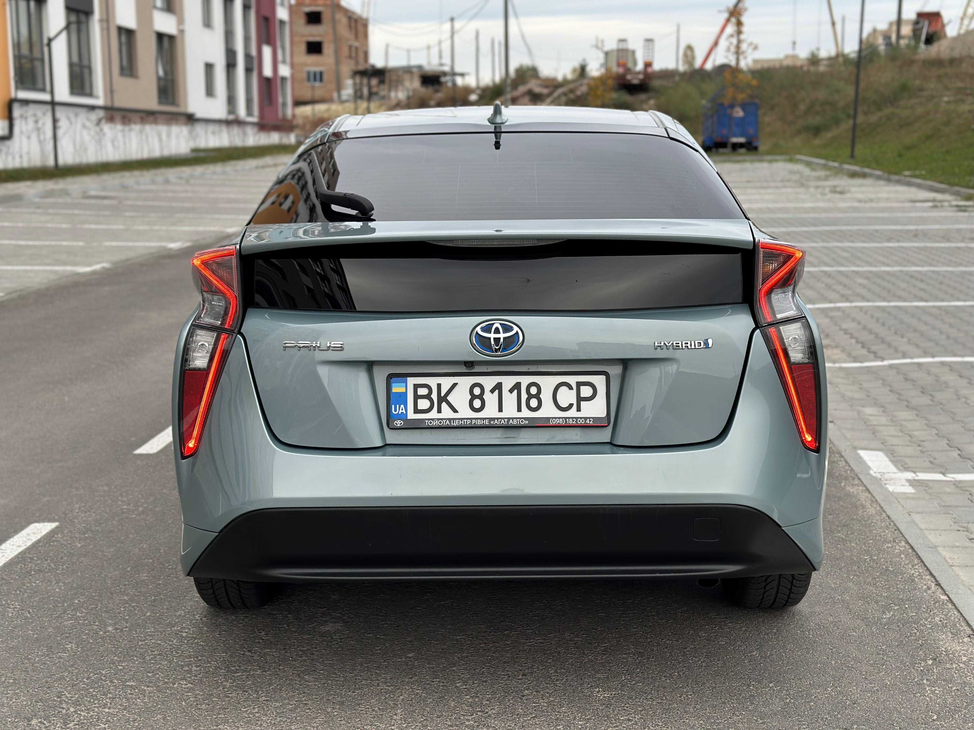 Toyota Prius 2017 рік Гібрид