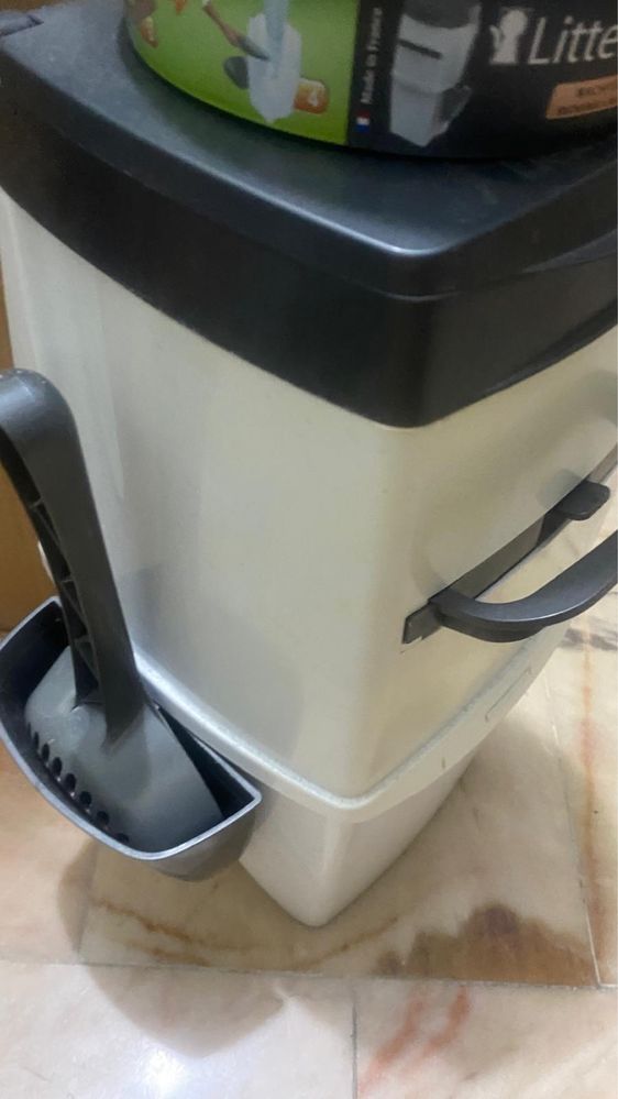Caixote de lixo para dejetos de gatos