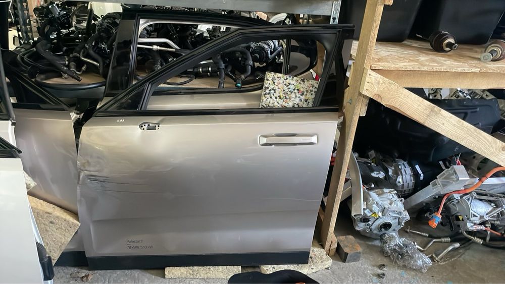 Двері передні ліві Polestar 2,двері полістар 2