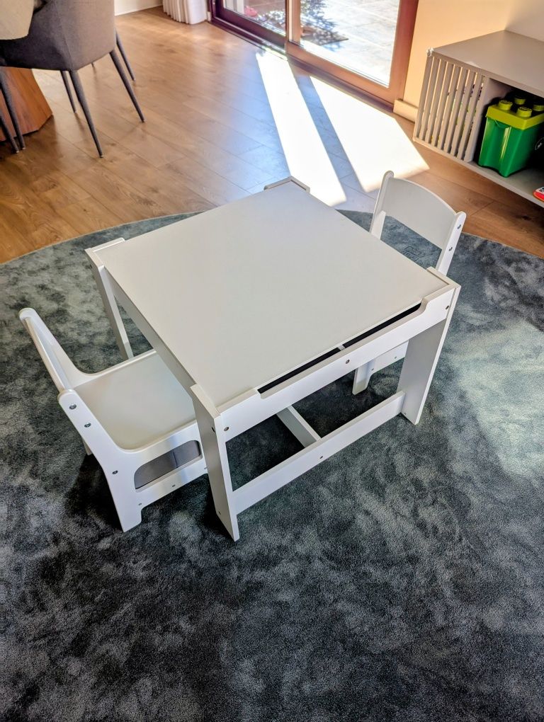 Conjunto mesa e cadeiras + Quadro de giz