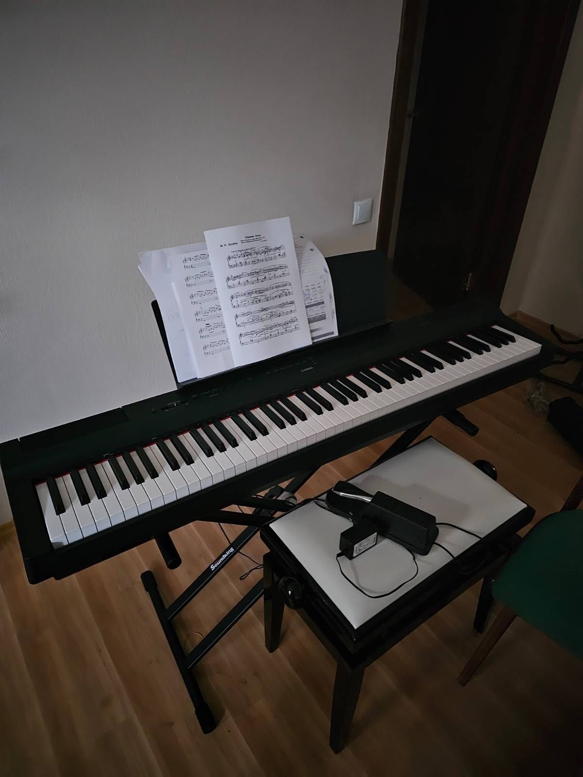 Стул для фортепиано + стойка под синтезатор
