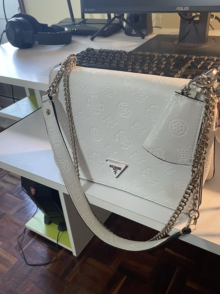 Vendo mala guess como nova