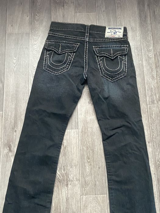 Штани True Religion в гарному стані є маленький дифект