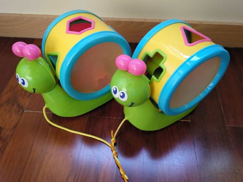 Brinquedos - Caracol que anda e Bombo
