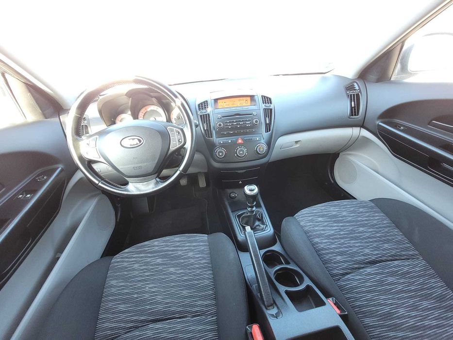 Kia Ceed kombi 1,6 super stan