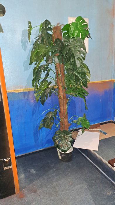 Пальма штучна. Велика