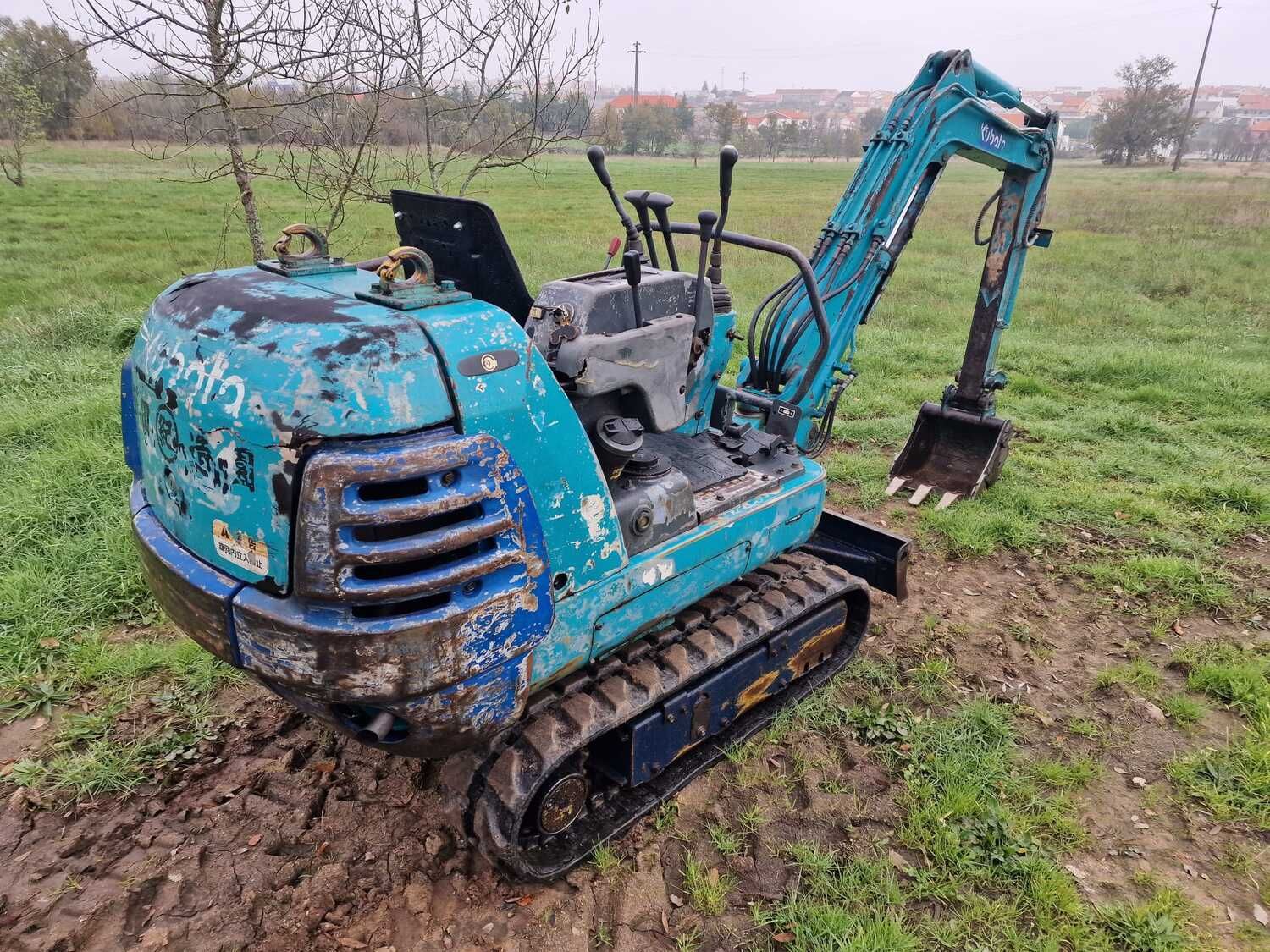 Mini Giratória / Escavadora Kubota K-015 - 1,5Toneladas