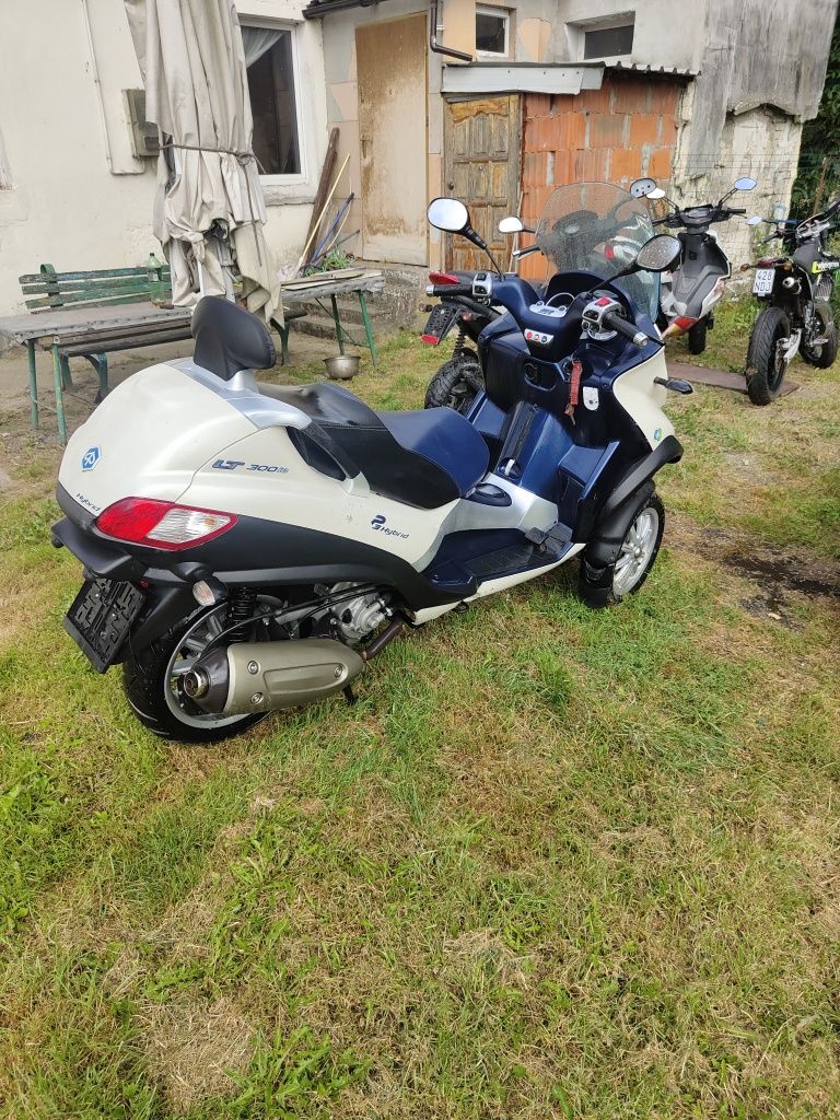 Skuter Piaggio MP3 -Hybryda