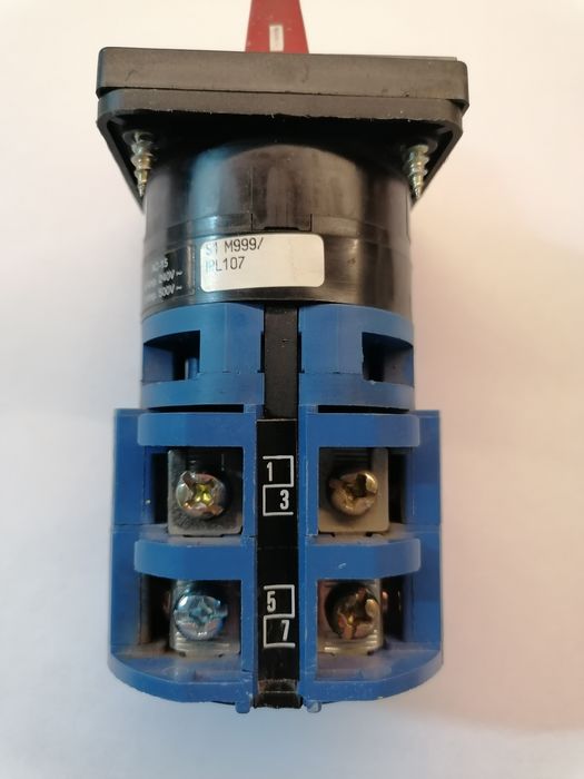 Przełącznik krzywkowy 12-24V