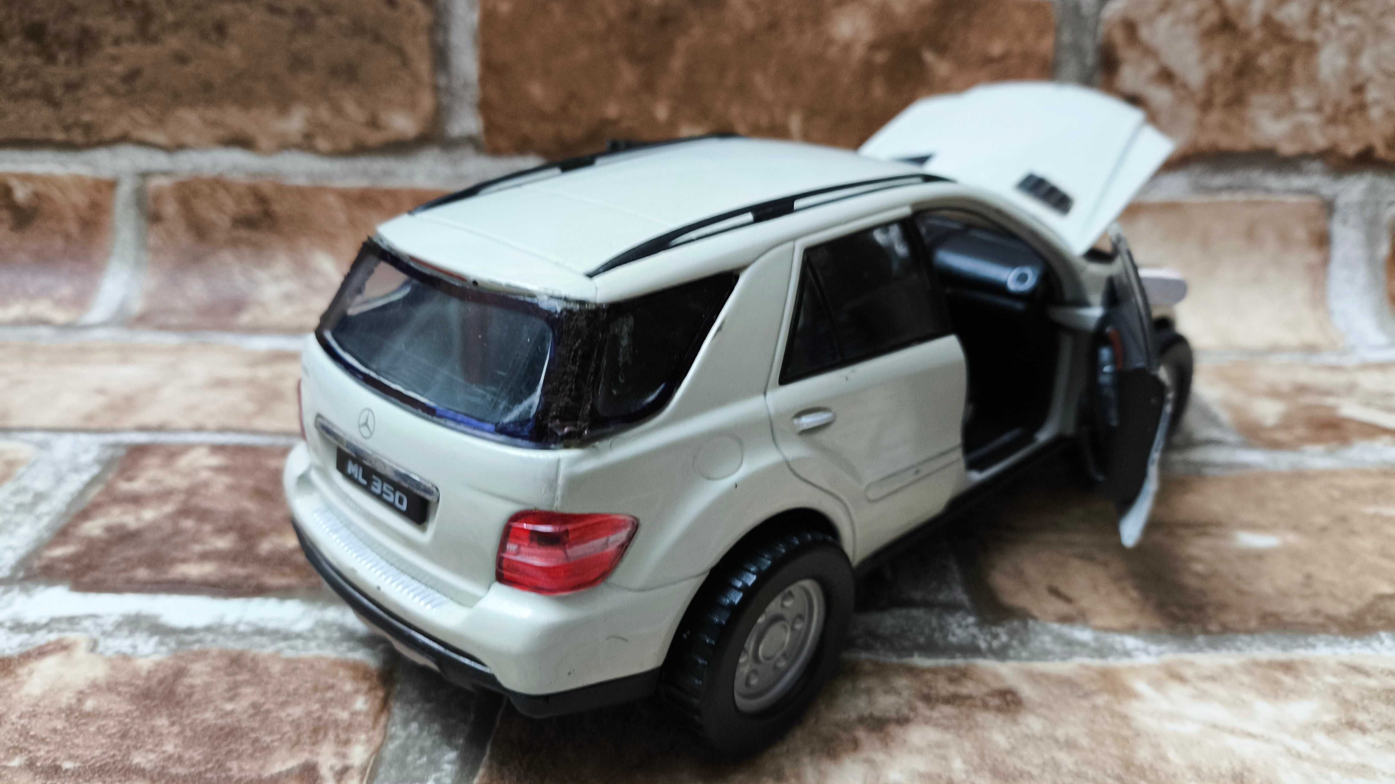 Машинка, іграшка Mercedes-Benz ML350 1:24 Welly