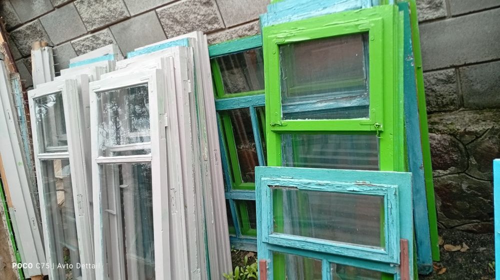 Продам старі вікна з рамами вікно