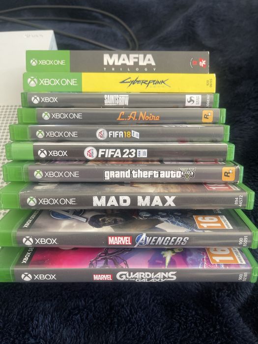 Xbox One S / 2 pady / 10gier / ładowarka / patrz opis