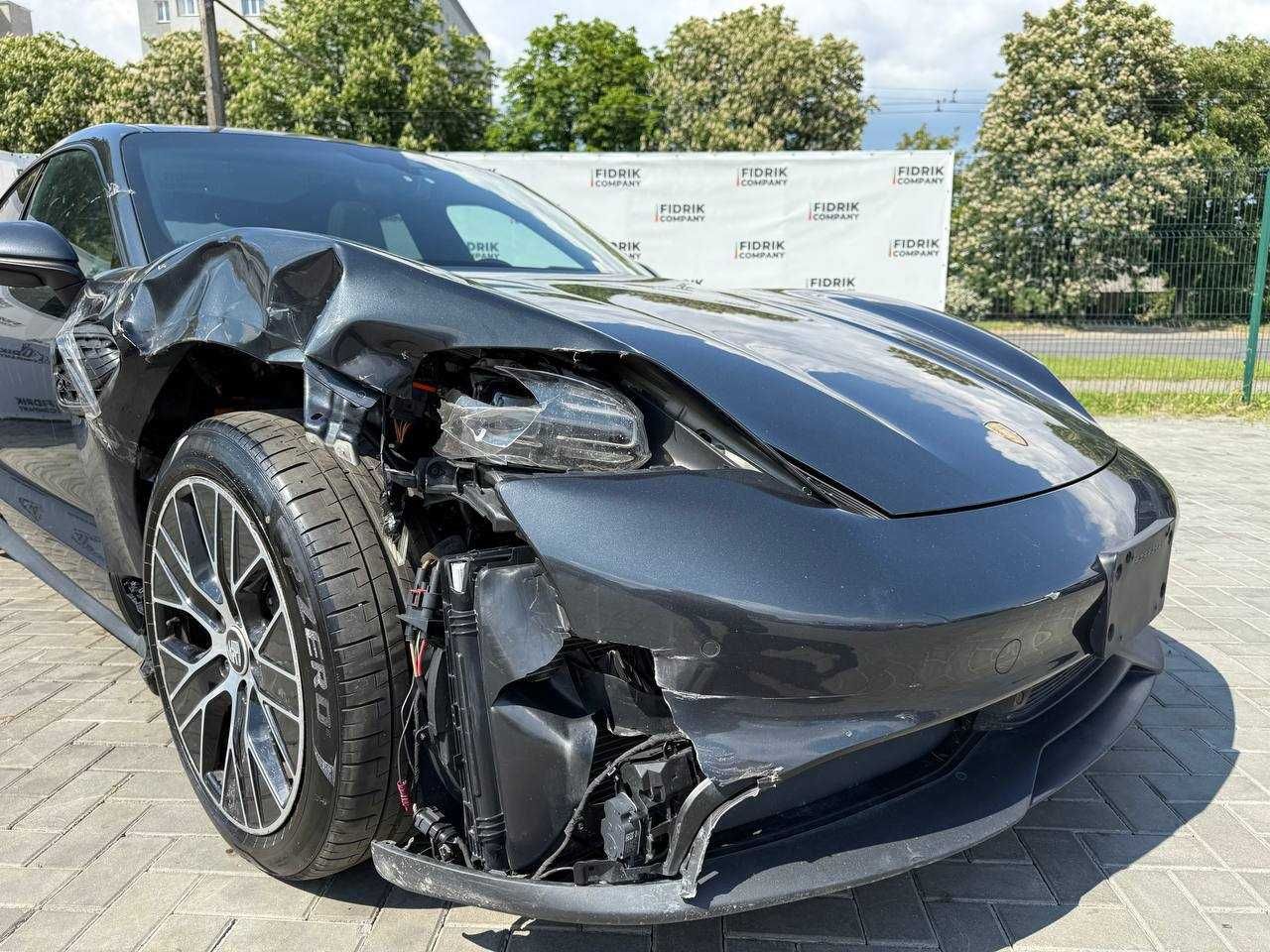 PORSCHE Taycan 2021