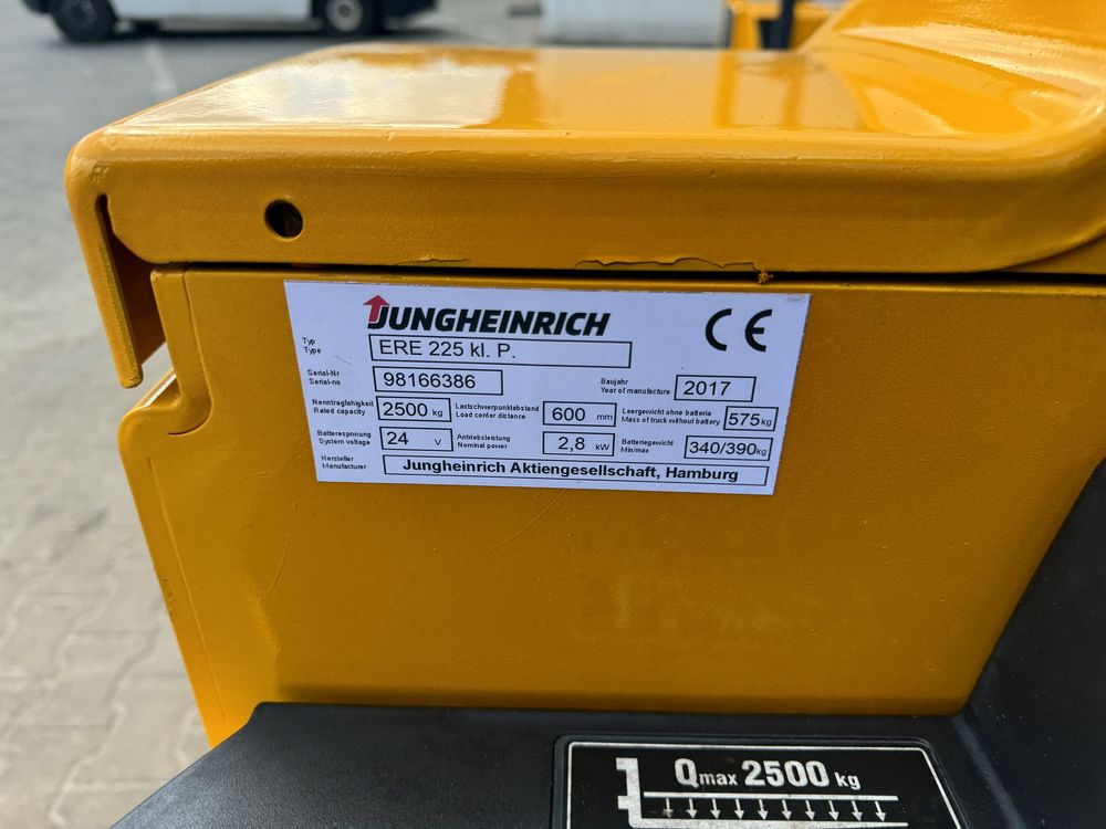 Paleciak elektryczny Jungheinrich ERE 225 z 2017 r 2500 kg szybki wóze