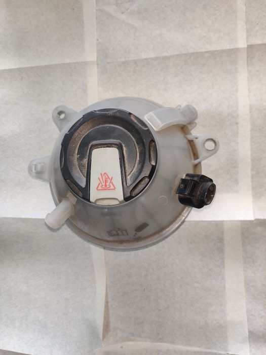 Розширювальний бачок ауді Q5 80A