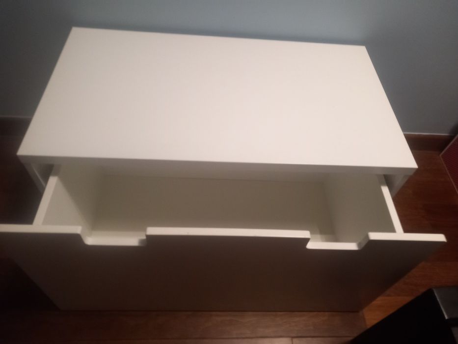 Stuva stolik z pojemnikiem na zabawki