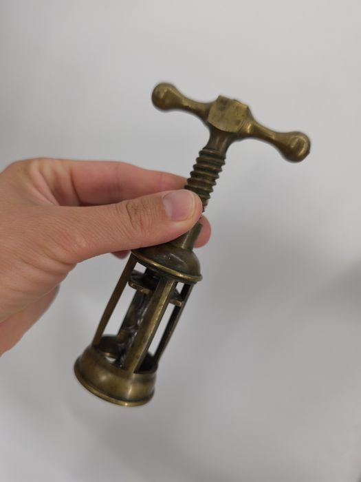 Antyczny mosiężny włoski korkociąg