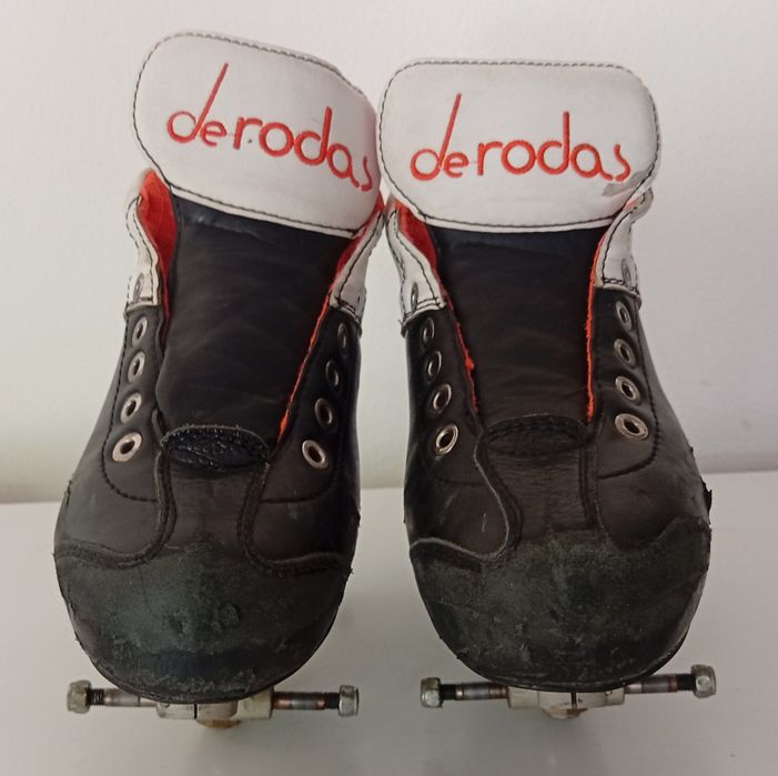 Par de patins da marca De Rodas