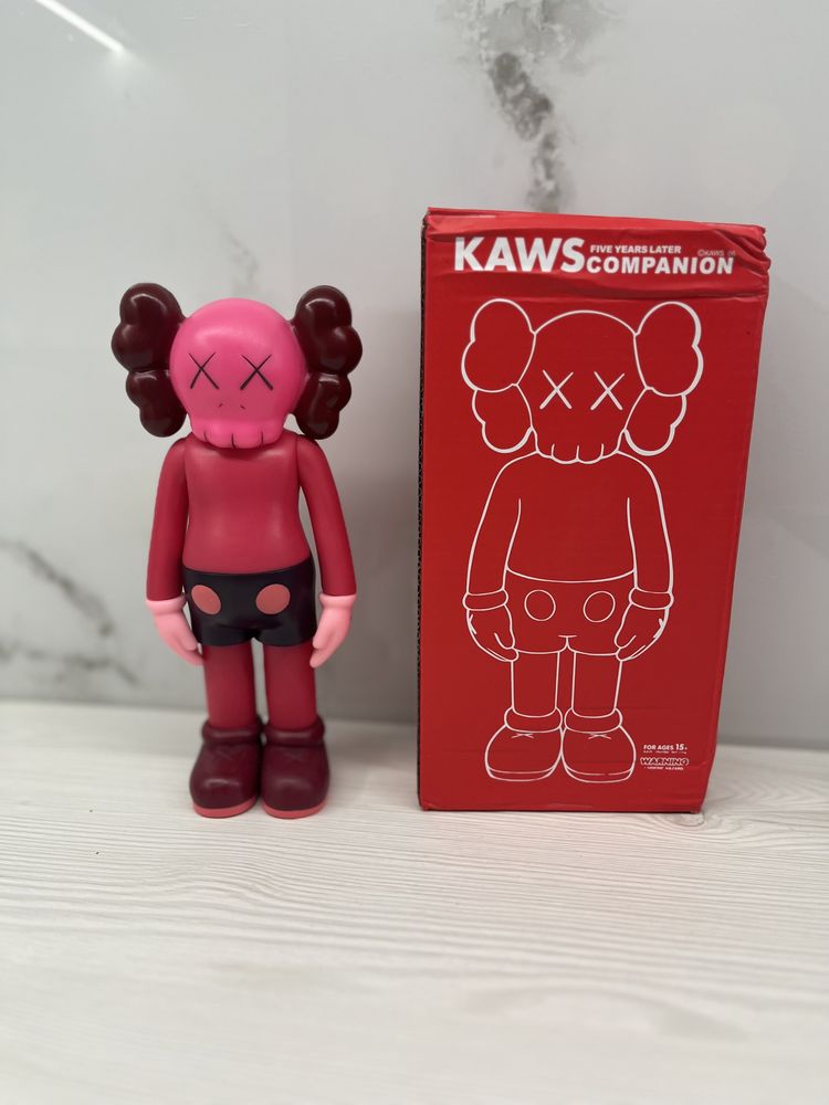 Статуетка ,іграшка KAWS