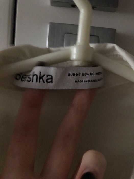 biala koszula z baskinką berdhka z marszeniem z gorsetem