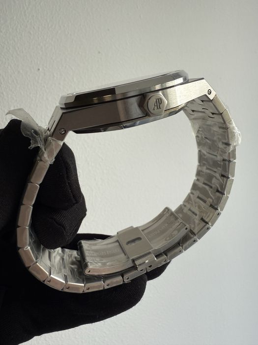 Audemars Piguet royal oak 41mm x 10.4mm cal. 4302 blue dial ref