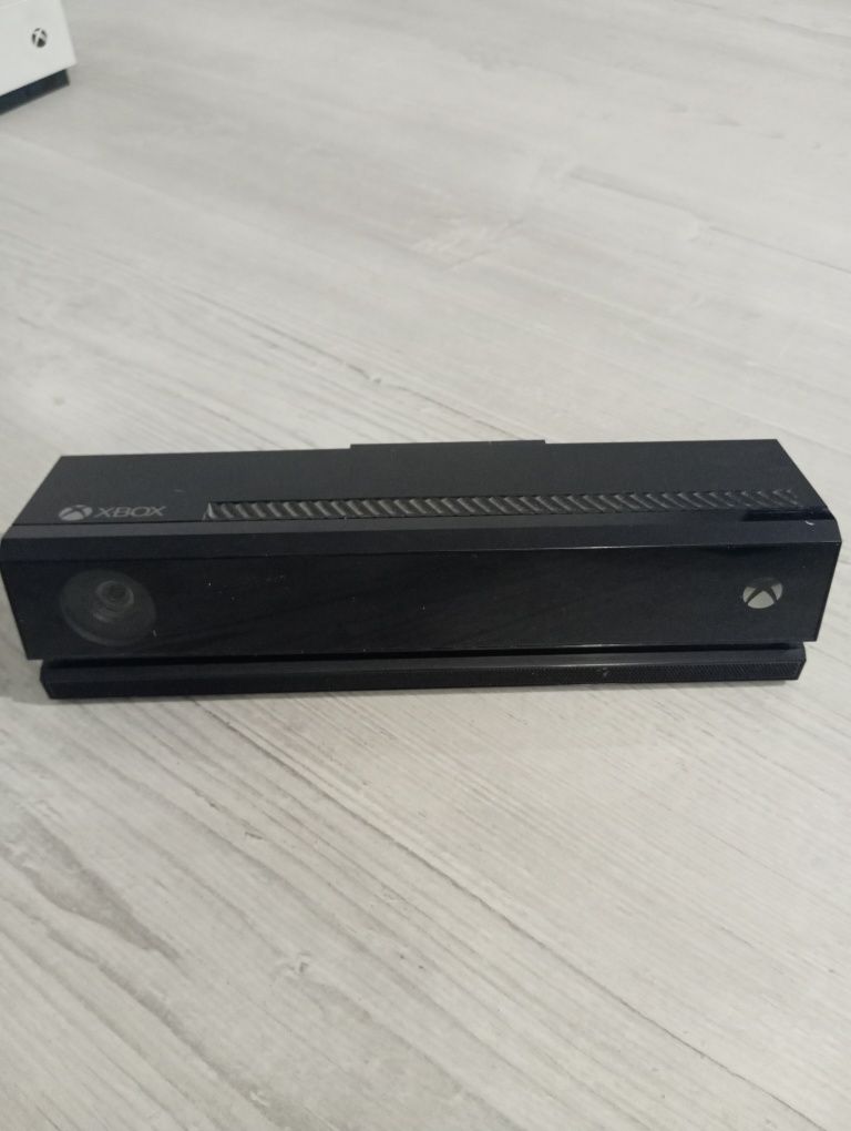 XBOX ONE S + kinekt+ pad + 7 gier