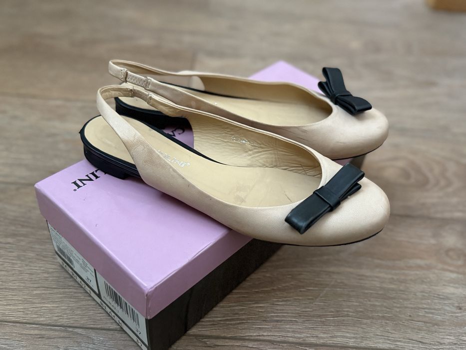 Легкі туфлі без підборів