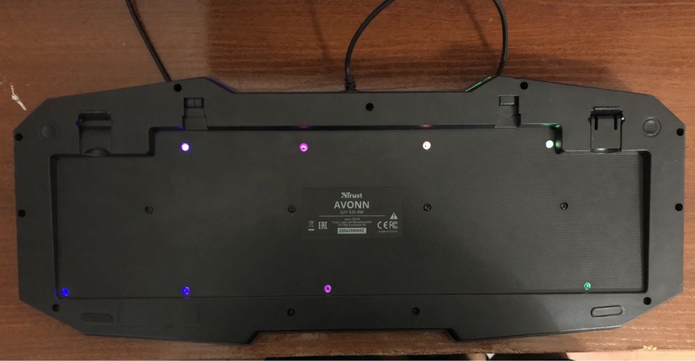 Teclado Gaming Trust GXT 830-RW Avonn - Layout PT