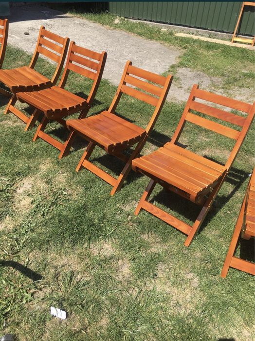 Розкладні деревяні крісла