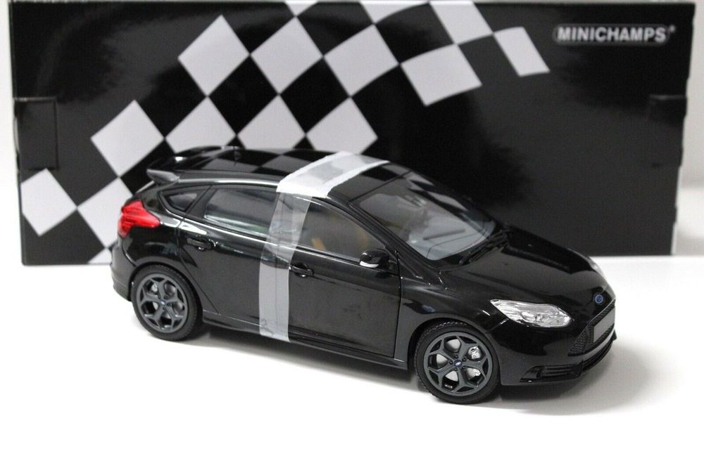 1:18 модель Ford Focus ST 2011 MINICHAMPS