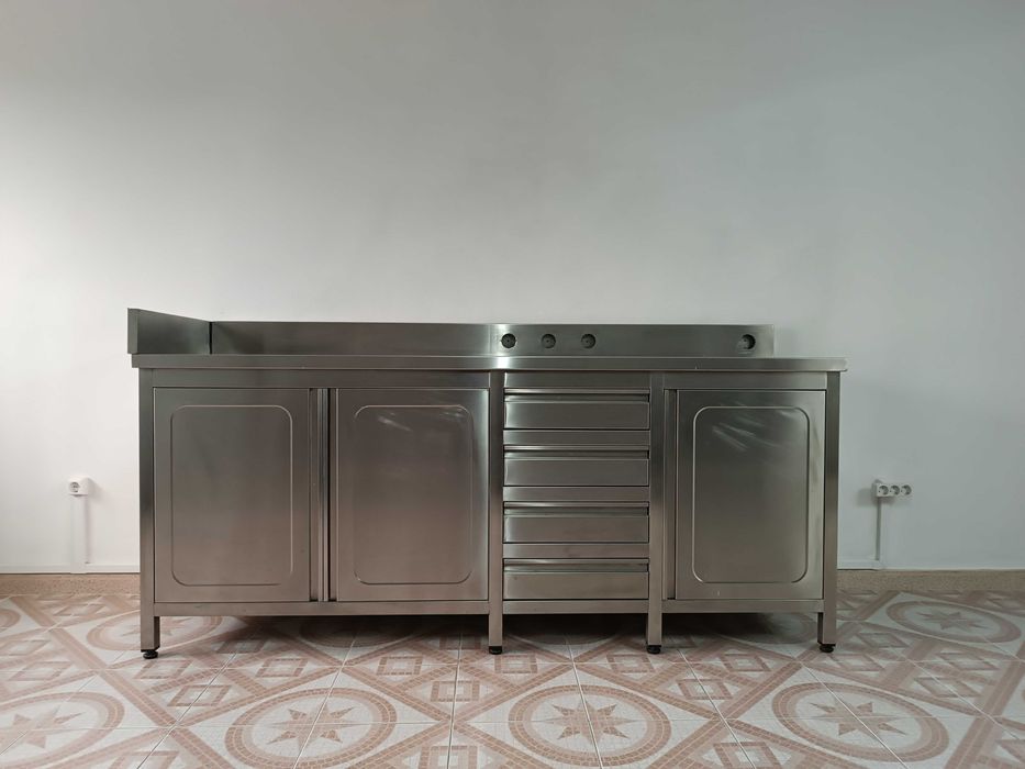 Armário de Trabalho Profissional em Inox – 210 cm – com pia integrada