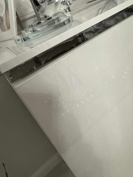 Komoda biała połysk lustro srebro