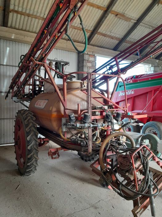 Opryskiwacz BLT 2000l. Likwidacja goposodarstwa.