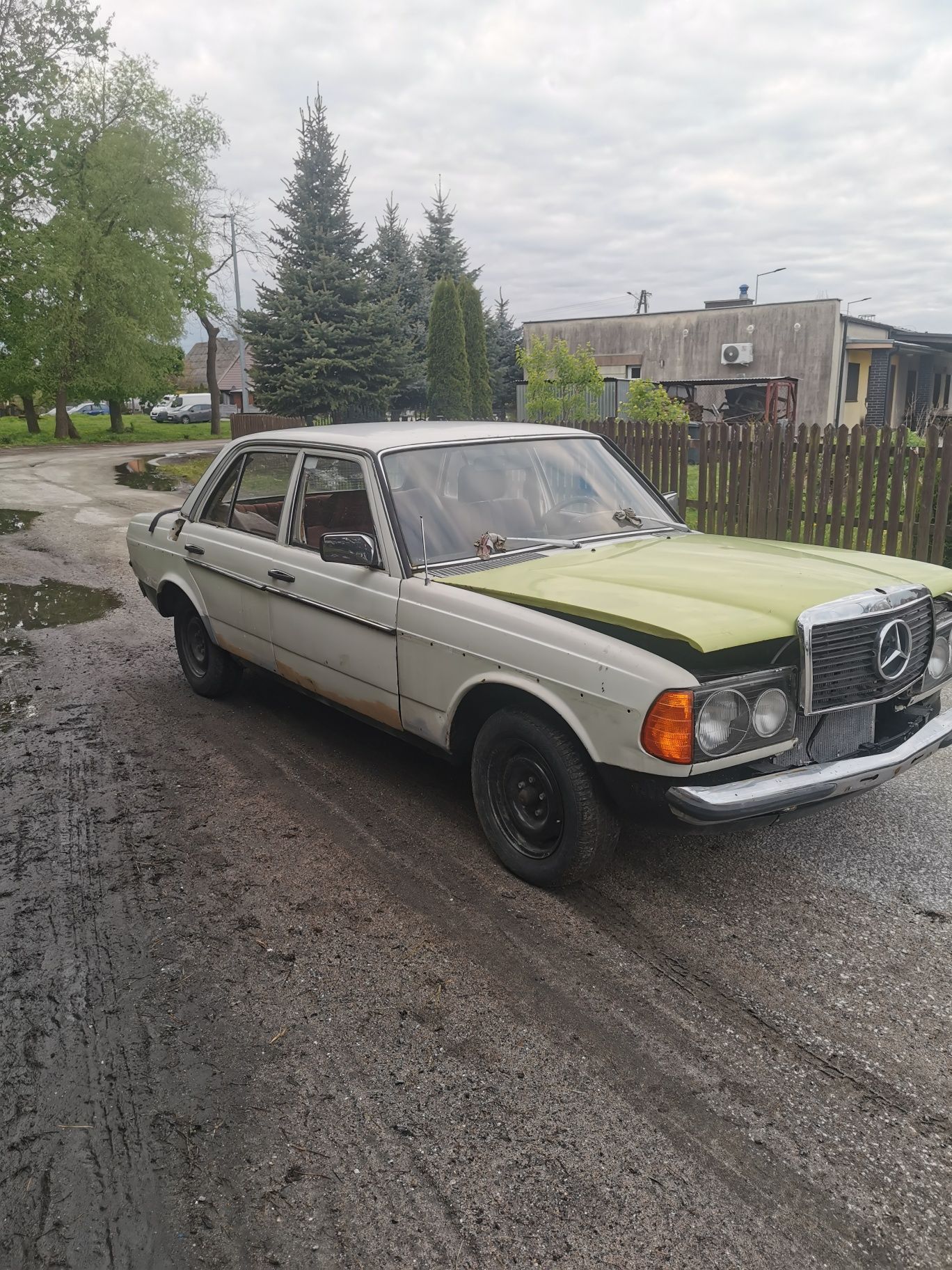 Mercedes W123 2.0D beczka