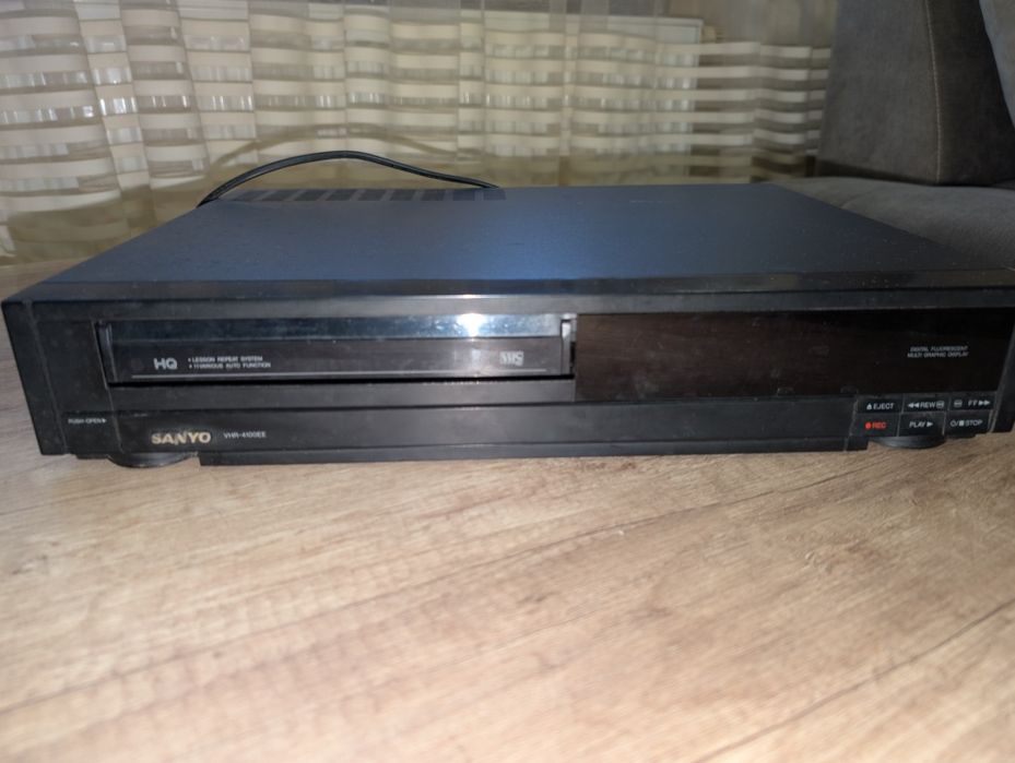 Відеомагнітофон Sanyo VHR 4100EE