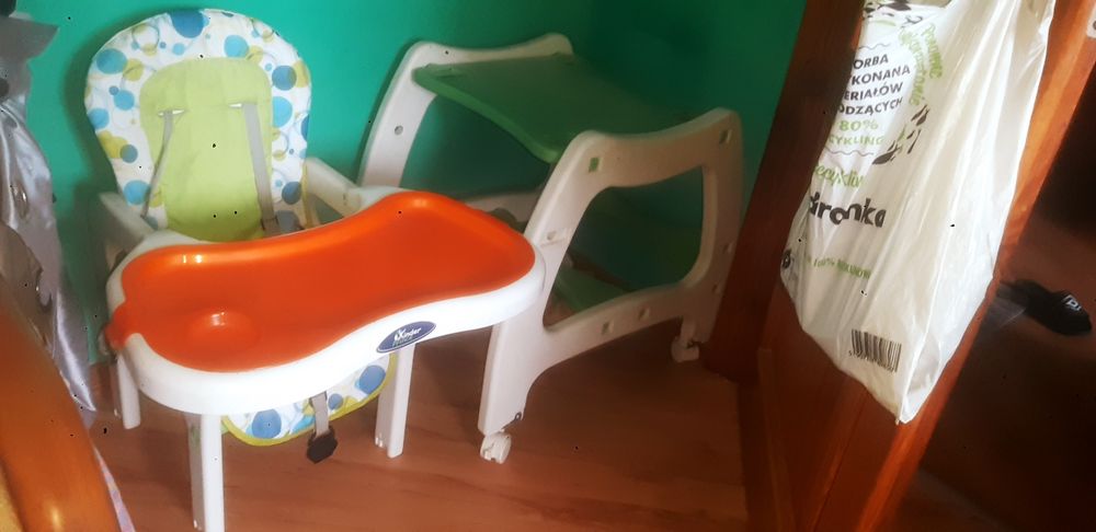 Krzesełko/stolil do karmienia