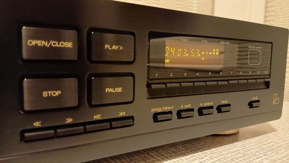 Odtwarzacz CD Luxman D-322