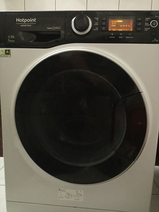 Продам б/в  пральну машину Ariston