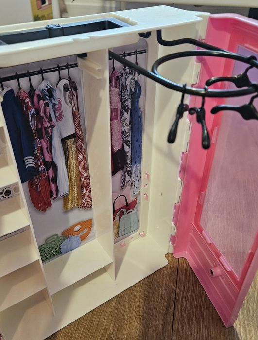 Szafa dla lalek barbie