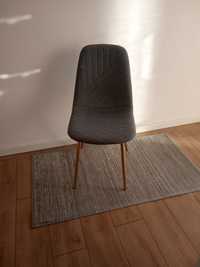 Krzesło cena 50 zł #Gratis# dywan