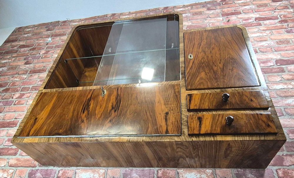 Odnowiona orzechowa witryna z barkiem art deco, retro, vintage